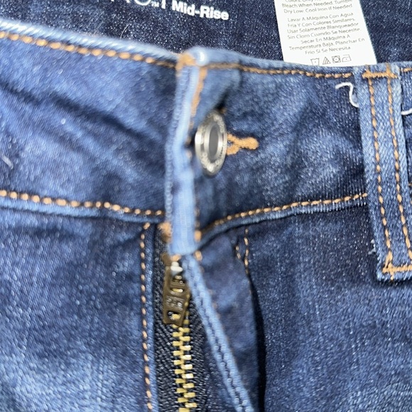 Time and Tru Dark Blue Denim Shorts size 6 mid rise - Picture 3 of 6